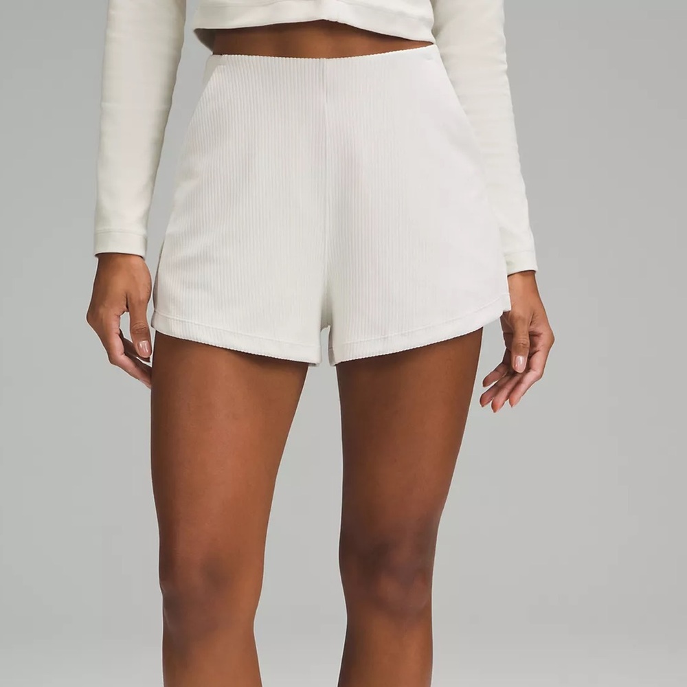 Lululemon Ribbed Softstreme High-Rise Short 2"